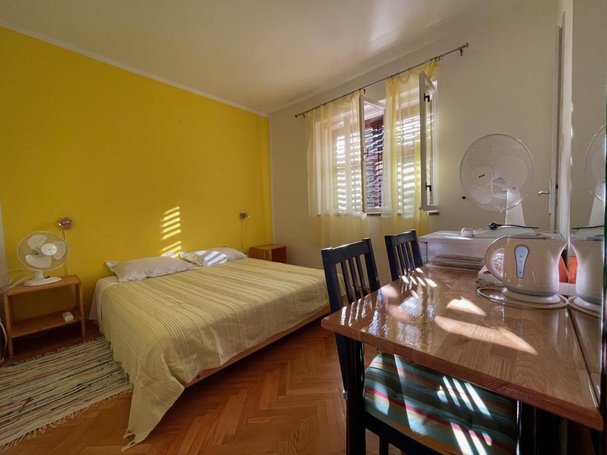 Hvar Guesthouse - Double Bedroom With Private Bathroom Jelsa  Εξωτερικό φωτογραφία
